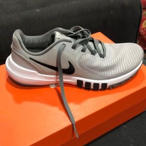 Brand new Nike flex’s 6.5 in boys